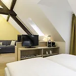 Platzhirsch - Downtown Boutique & Sushi Lounge فندق 3*