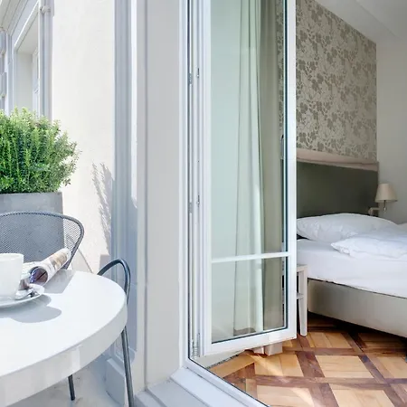 Hotell Platzhirsch - Downtown Boutique & Sushi Lounge