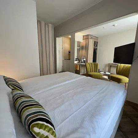 Platzhirsch - Downtown Boutique & Sushi Lounge Отель 3*
