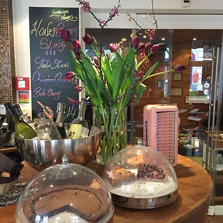 Отель Platzhirsch - Downtown Boutique & Sushi Lounge