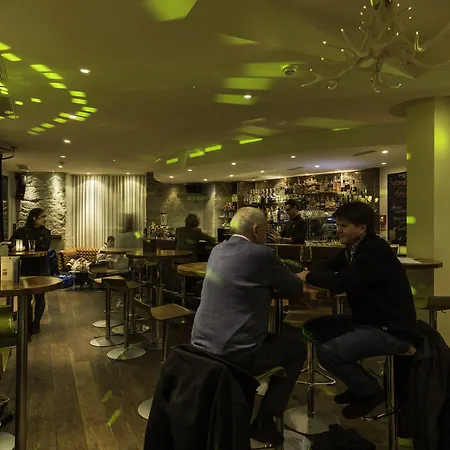 Hotell Platzhirsch - Downtown Boutique & Sushi Lounge 3*
