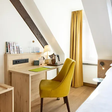 Hotell Platzhirsch - Downtown Boutique & Sushi Lounge