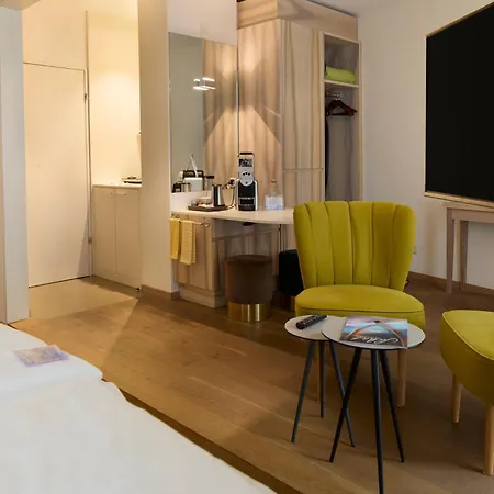 Отель Platzhirsch - Downtown Boutique & Sushi Lounge 3*