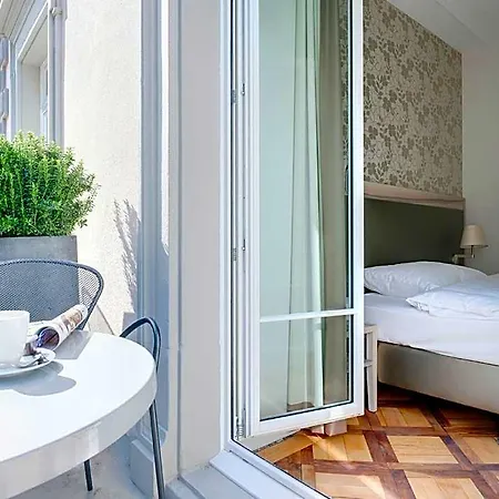 Platzhirsch - Downtown Boutique & Sushi Lounge 3*