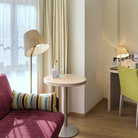 Hotell Platzhirsch - Downtown Boutique & Sushi Lounge