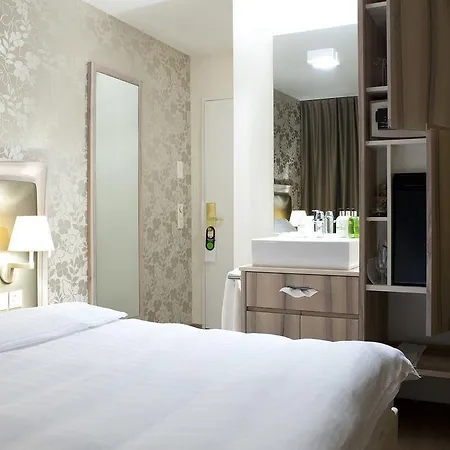 Hotell Platzhirsch - Downtown Boutique & Sushi Lounge 3*