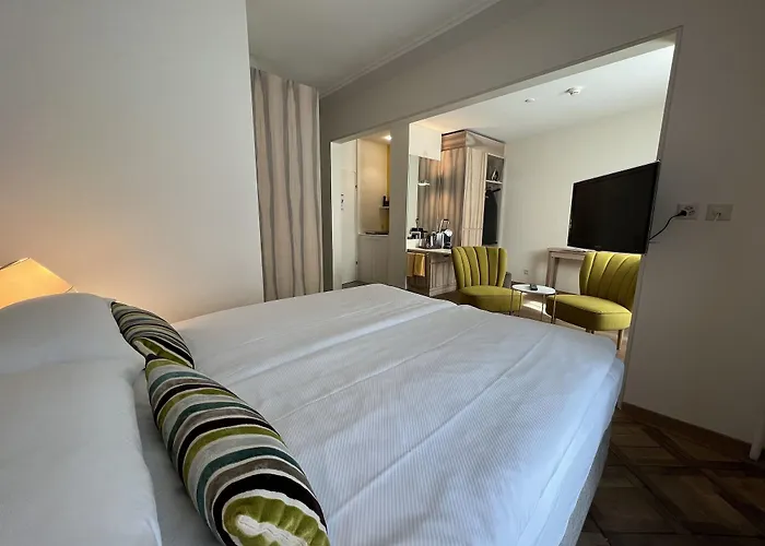 Platzhirsch - Downtown Boutique & Sushi Lounge فندق 3*