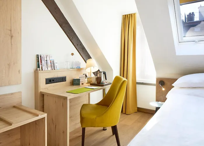 Hotell Platzhirsch - Downtown Boutique & Sushi Lounge