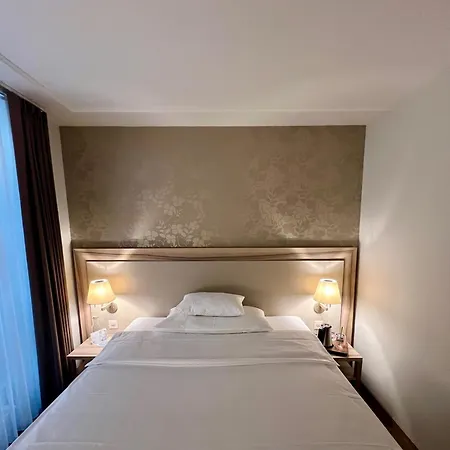 Hotel Platzhirsch - Downtown Boutique & Sushi Lounge