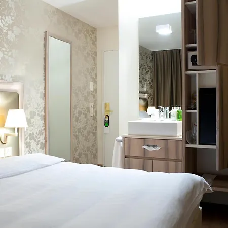 Hotel Platzhirsch - Downtown Boutique & Sushi Lounge 3*